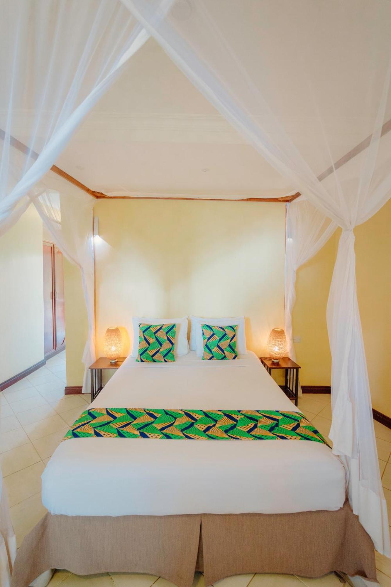 Sansi Kae Beach Resort Michamvi Kae Екстер'єр фото