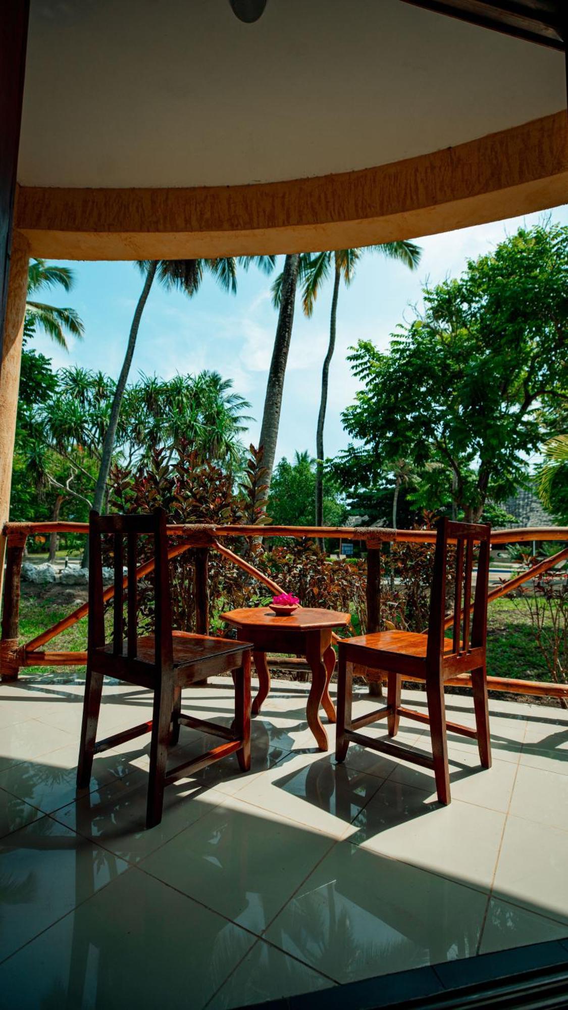 Sansi Kae Beach Resort Michamvi Kae Екстер'єр фото