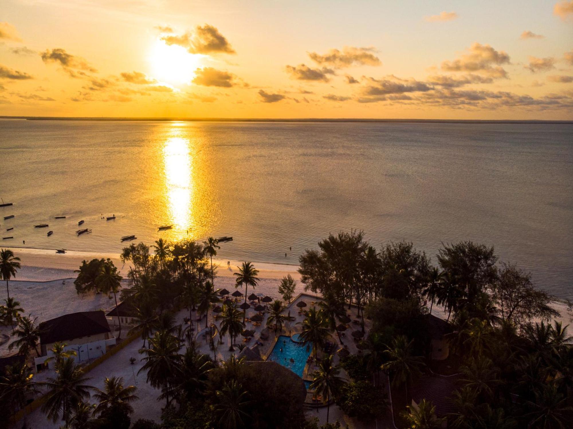 Sansi Kae Beach Resort Michamvi Kae Екстер'єр фото