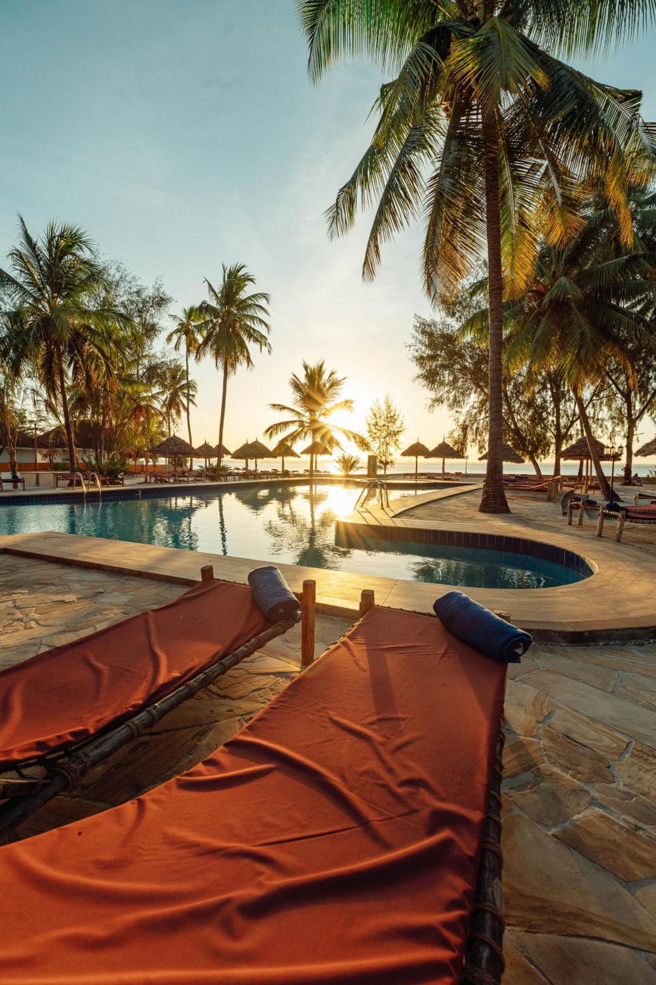 Sansi Kae Beach Resort Michamvi Kae Екстер'єр фото