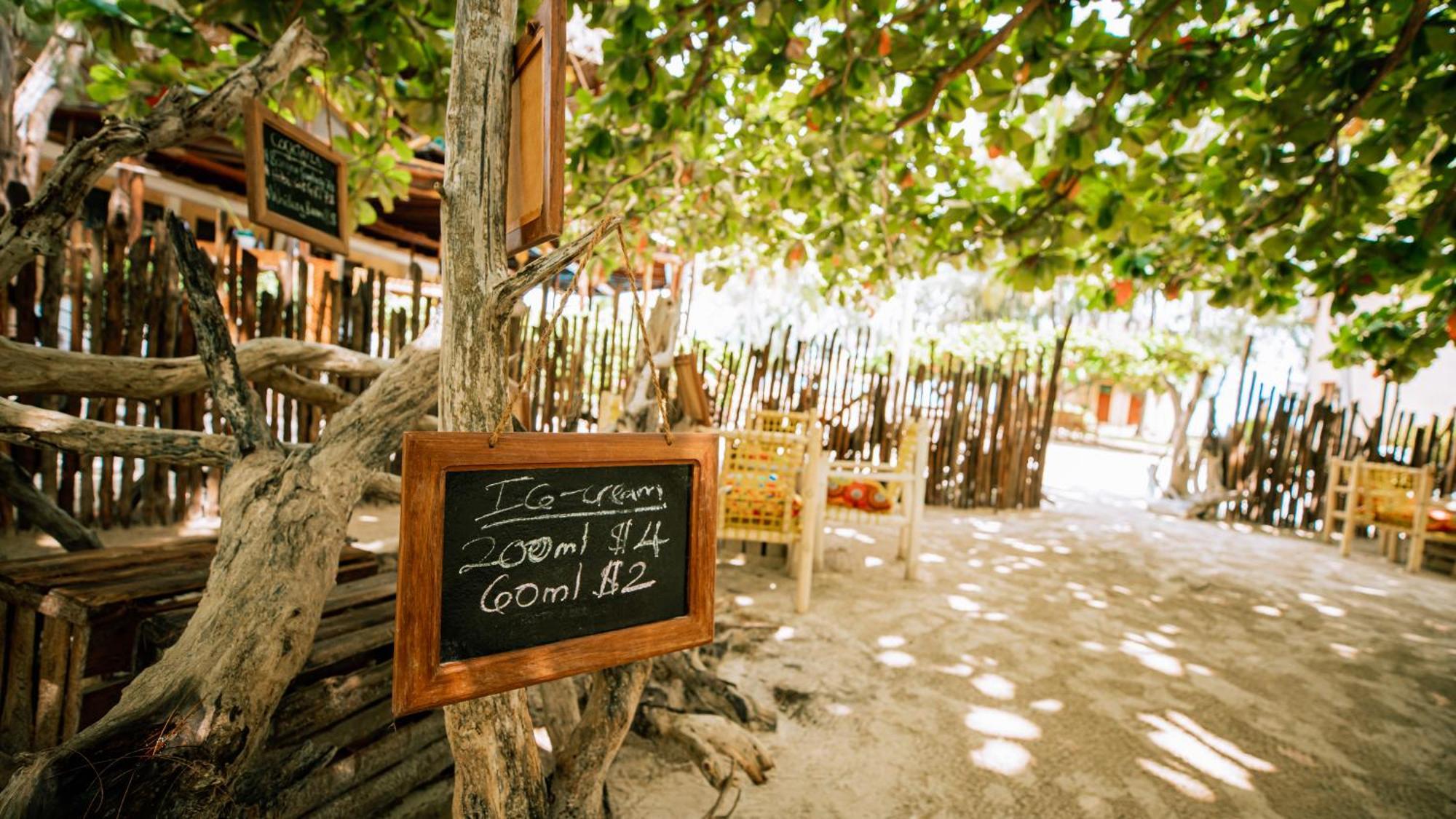 Sansi Kae Beach Resort Michamvi Kae Екстер'єр фото