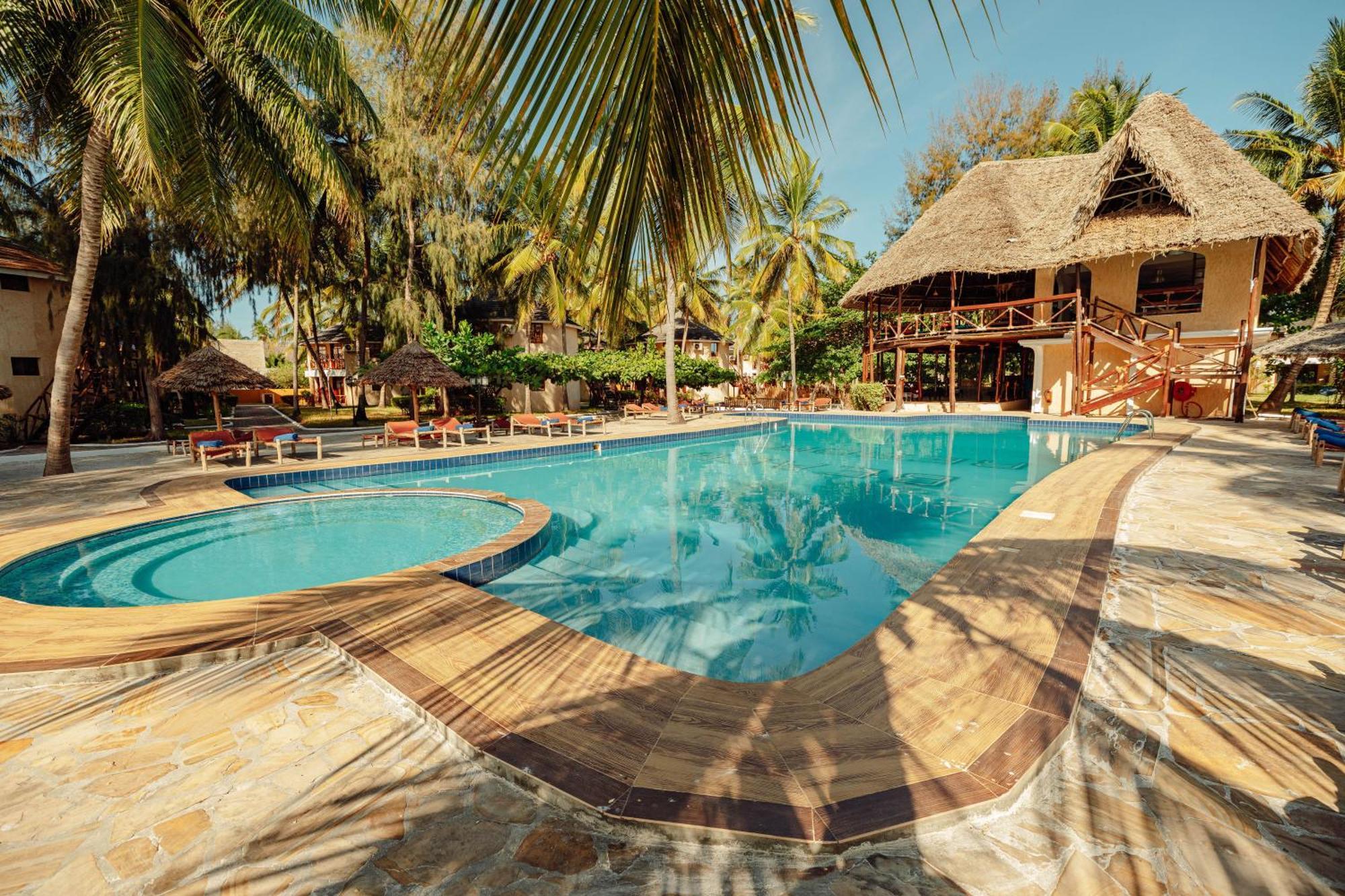 Sansi Kae Beach Resort Michamvi Kae Екстер'єр фото