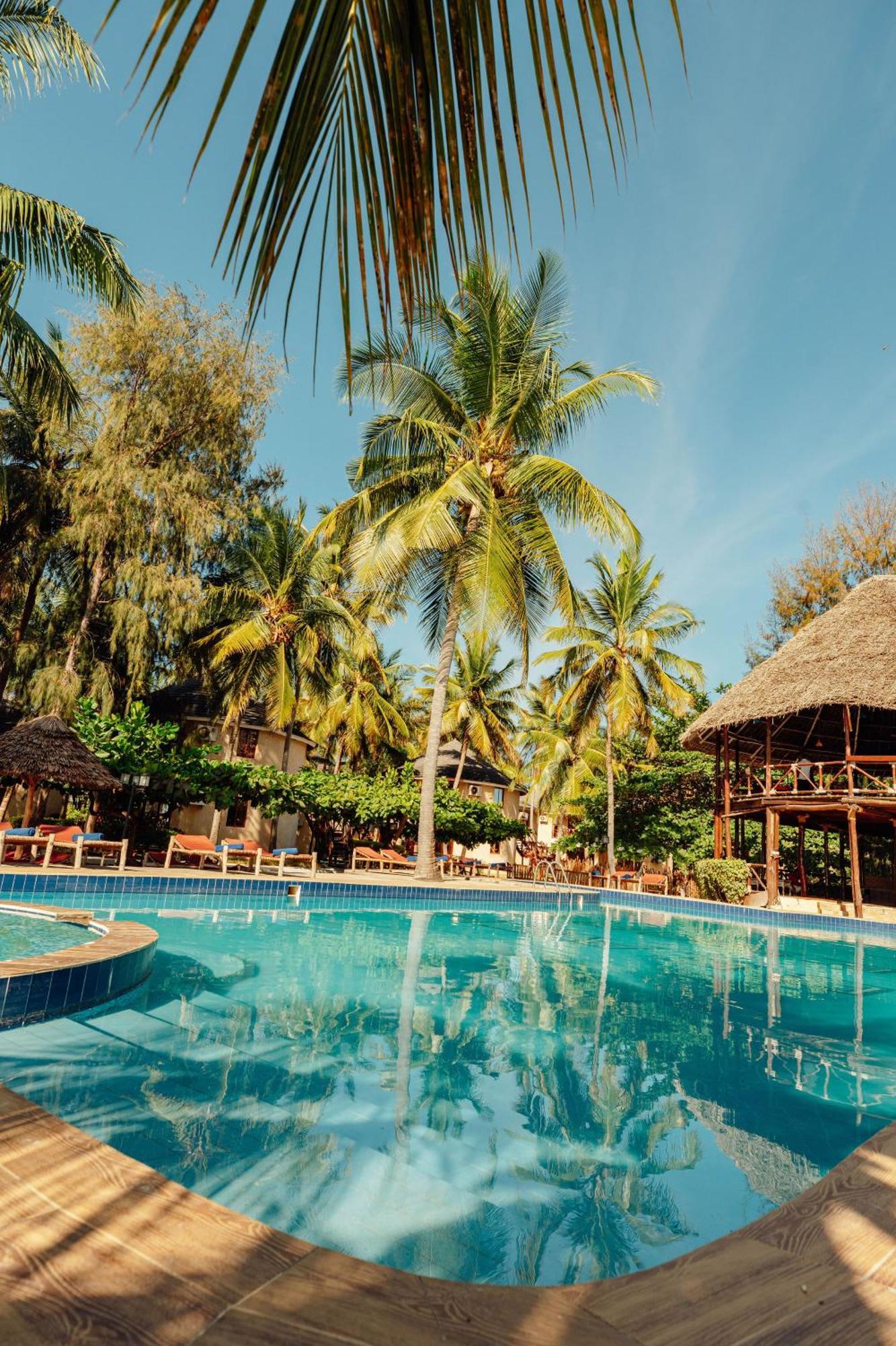 Sansi Kae Beach Resort Michamvi Kae Екстер'єр фото