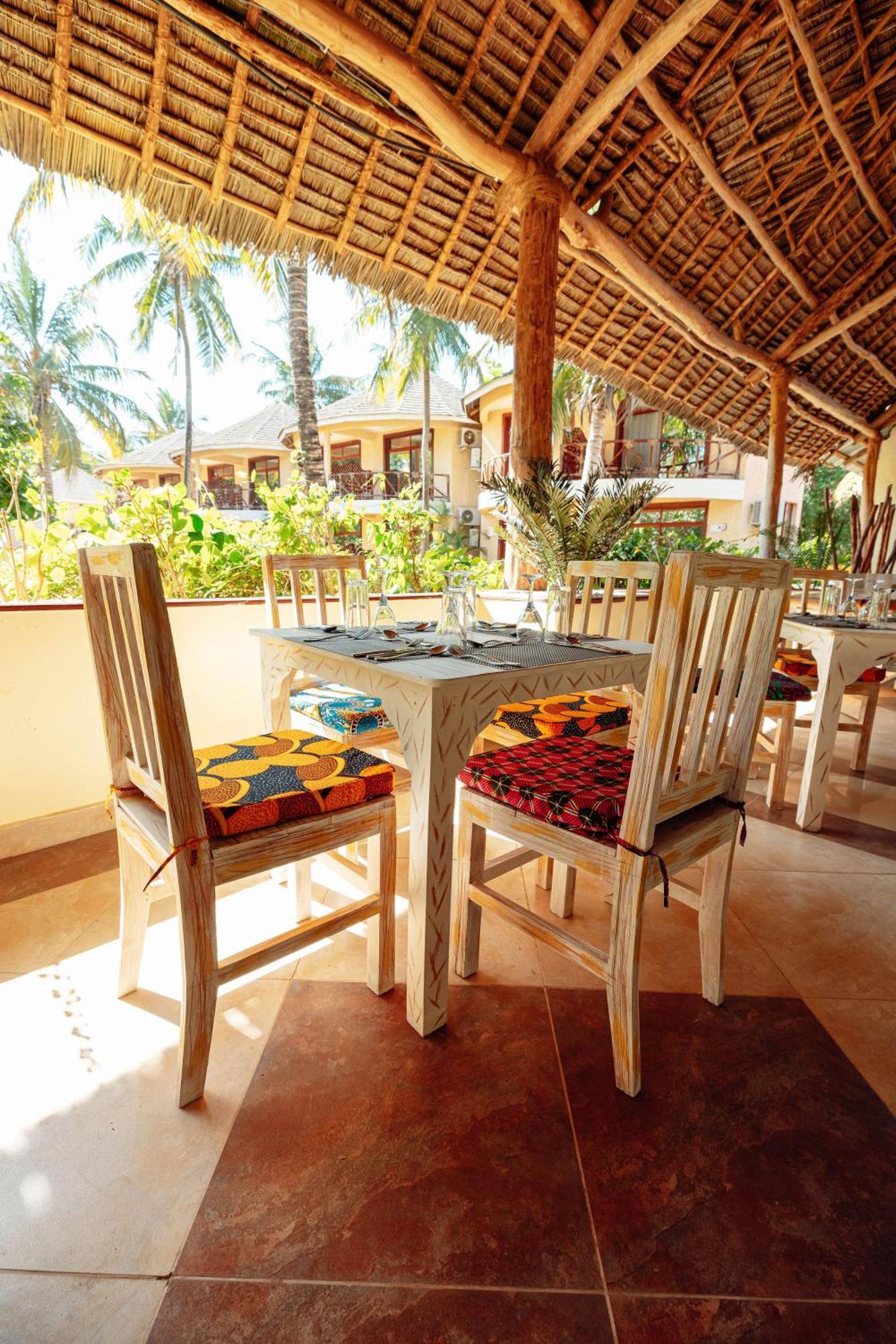 Sansi Kae Beach Resort Michamvi Kae Екстер'єр фото