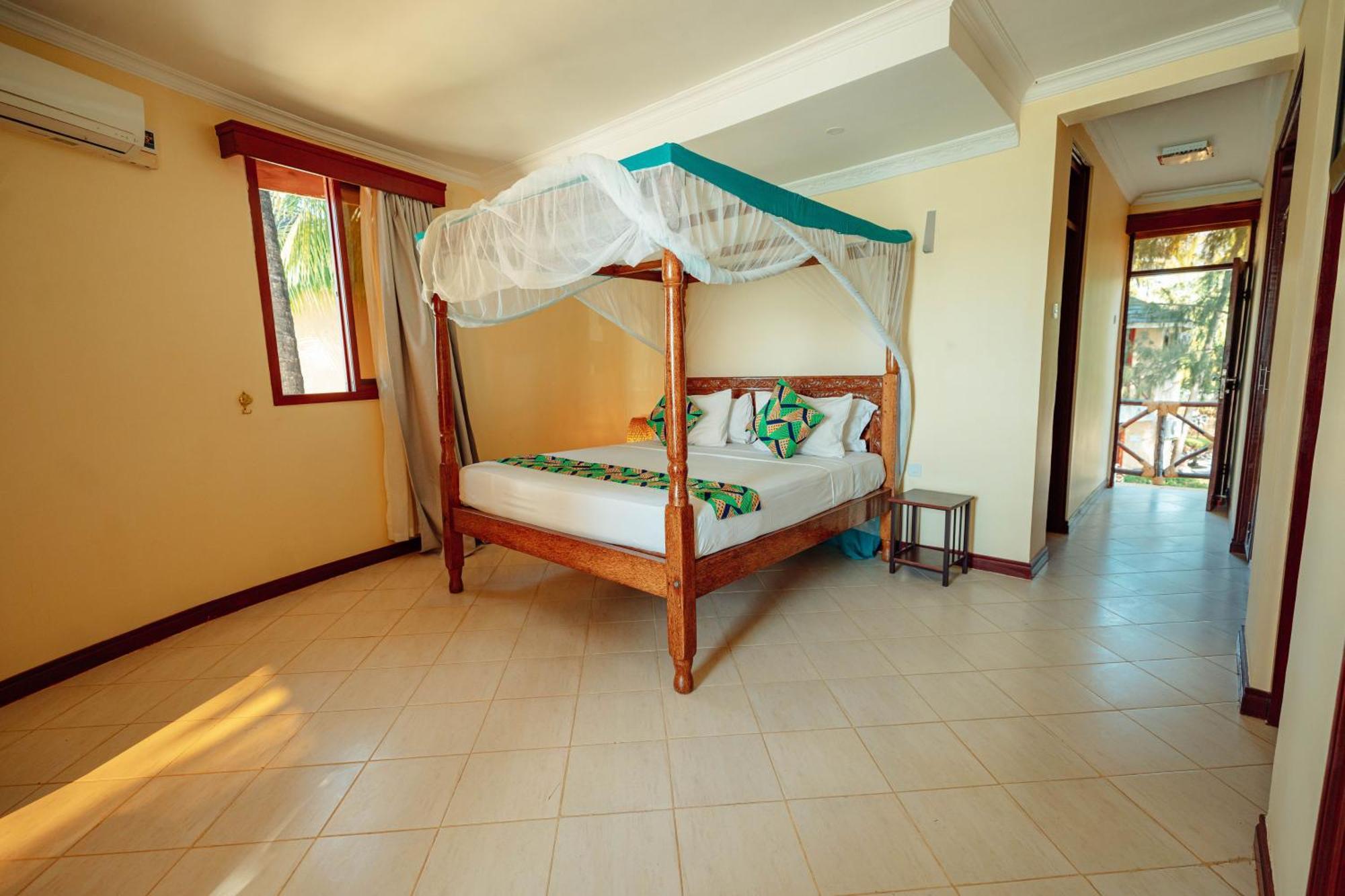 Sansi Kae Beach Resort Michamvi Kae Екстер'єр фото